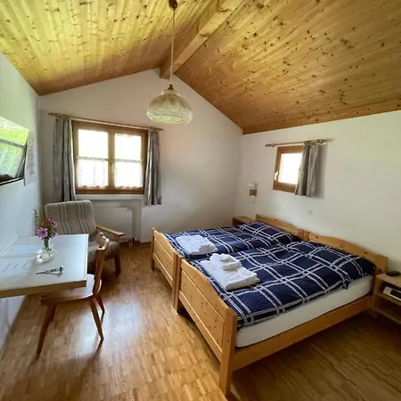 Beverin Bed and Breakfast *